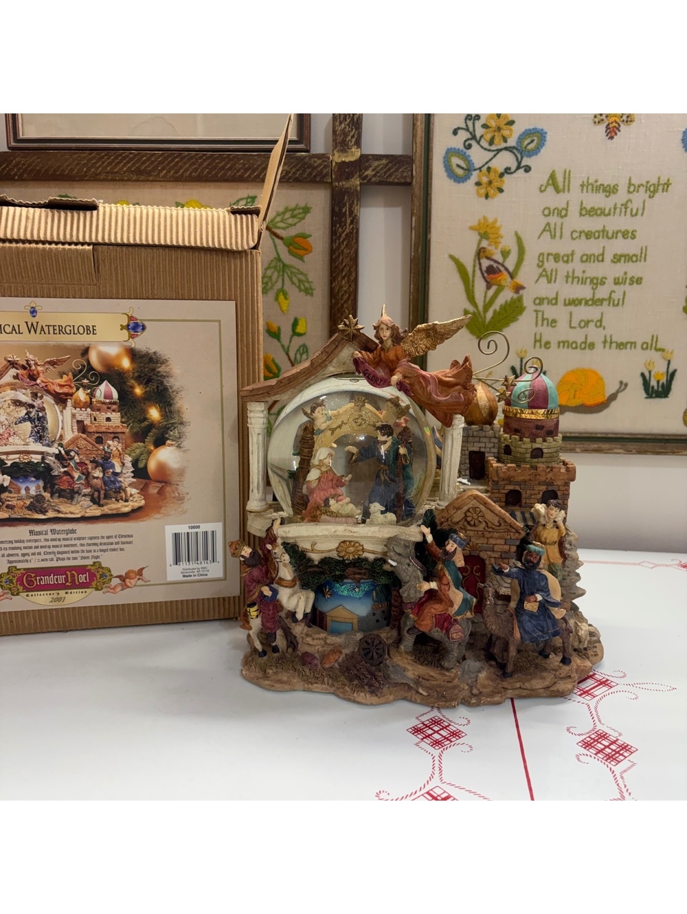 Grandeur Noel nativity musical water globe vintage 2001